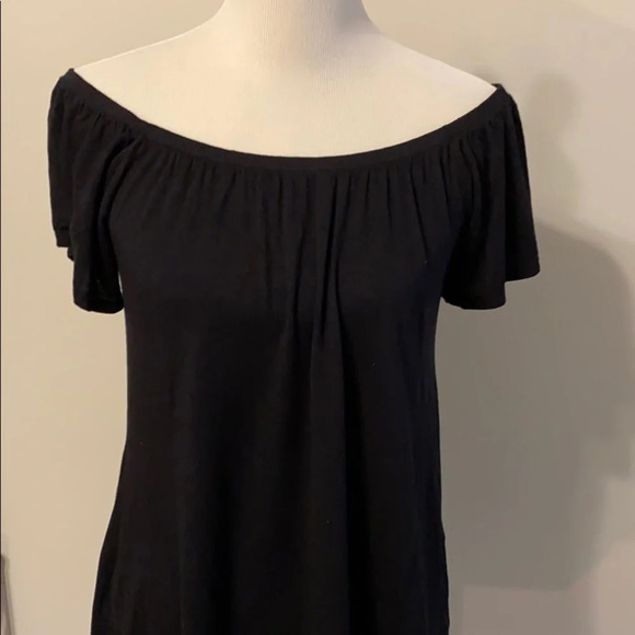 •Socialite• On/off shoulder black tee - so cute💕 - Picture 4 of 8